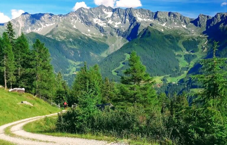 Discover the Breathtaking Rosengartenschlucht Hiking Trail in Imst, Austria